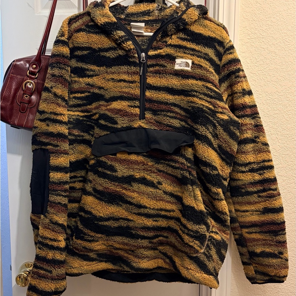 The North Face Quarter Zip Kangaroo Pocket Fleece Jacket